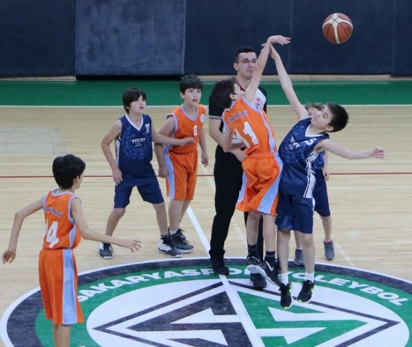 Basketbolda 23 Nisan Coşkusu