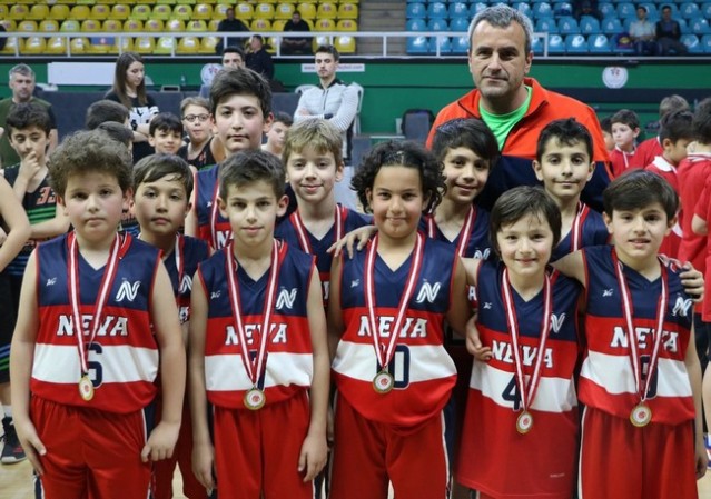 Basketbolda 23 Nisan Coşkusu