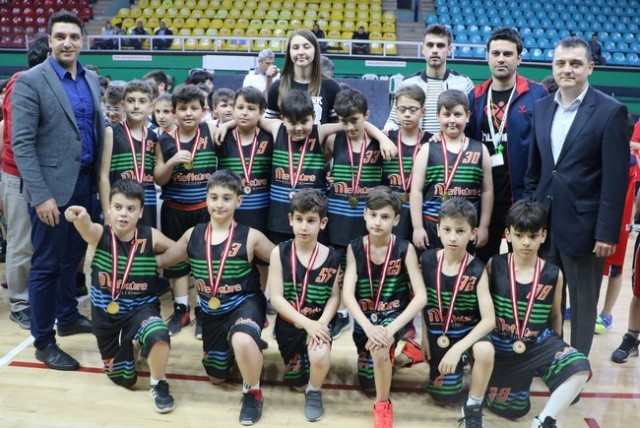 Basketbolda 23 Nisan Coşkusu