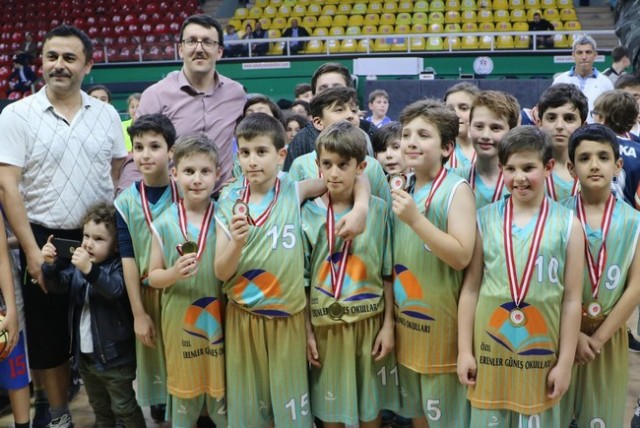 Basketbolda 23 Nisan Coşkusu