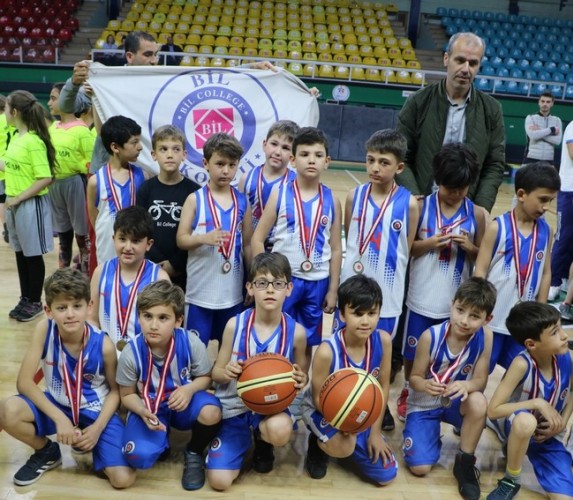 Basketbolda 23 Nisan Coşkusu