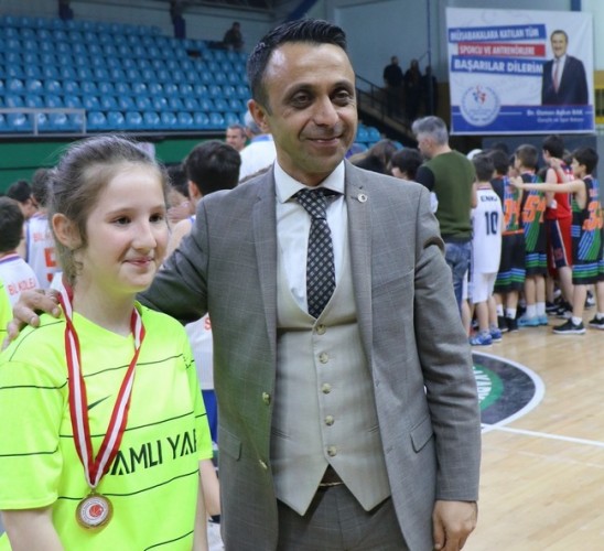 Basketbolda 23 Nisan Coşkusu
