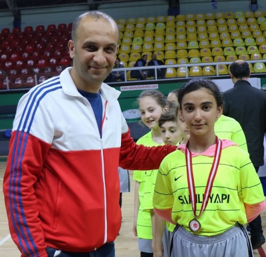 Basketbolda 23 Nisan Coşkusu