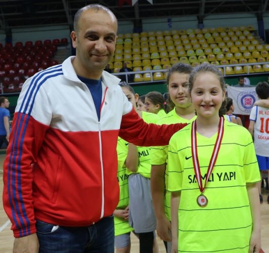 Basketbolda 23 Nisan Coşkusu