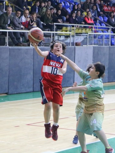 Basketbolda 23 Nisan Coşkusu