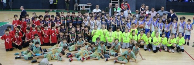 Basketbolda 23 Nisan Coşkusu