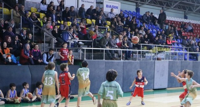 Basketbolda 23 Nisan Coşkusu