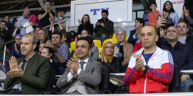 Basketbolda 23 Nisan Coşkusu