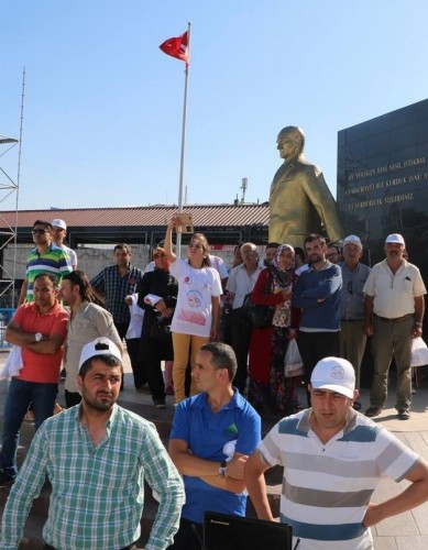 Bisikletçiler Demokrasi Meydanında