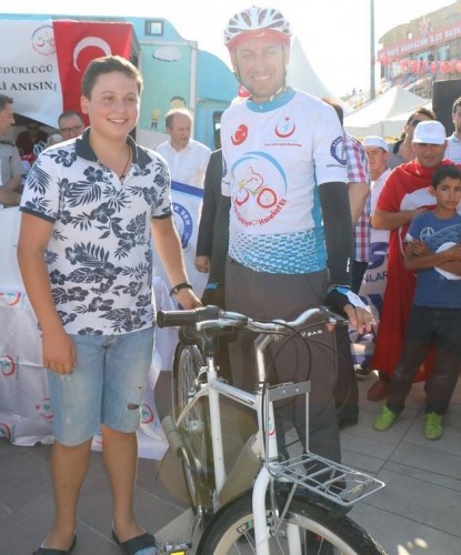 Bisikletçiler Demokrasi Meydanında