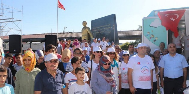 Bisikletçiler Demokrasi Meydanında