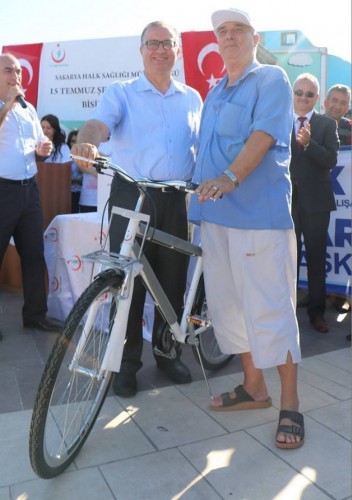 Bisikletçiler Demokrasi Meydanında