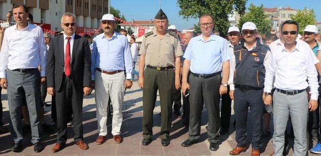 Bisikletçiler Demokrasi Meydanında