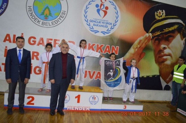 Geyve’den anlamlı 16 Madalya