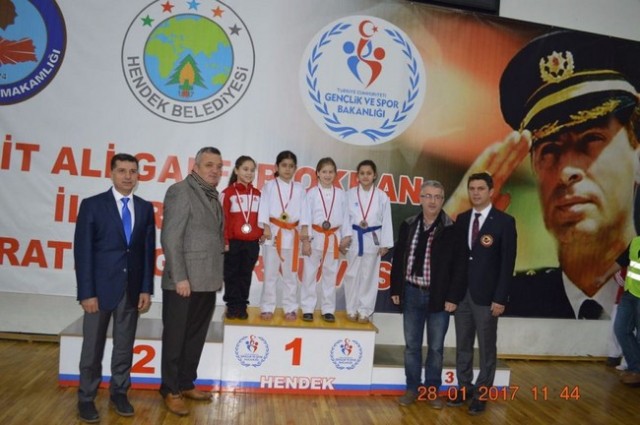 Geyve’den anlamlı 16 Madalya