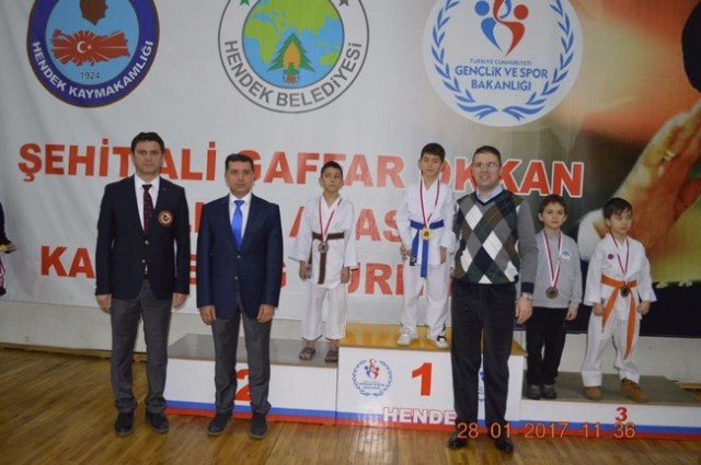 Geyve’den anlamlı 16 Madalya
