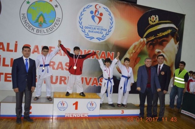 Geyve’den anlamlı 16 Madalya