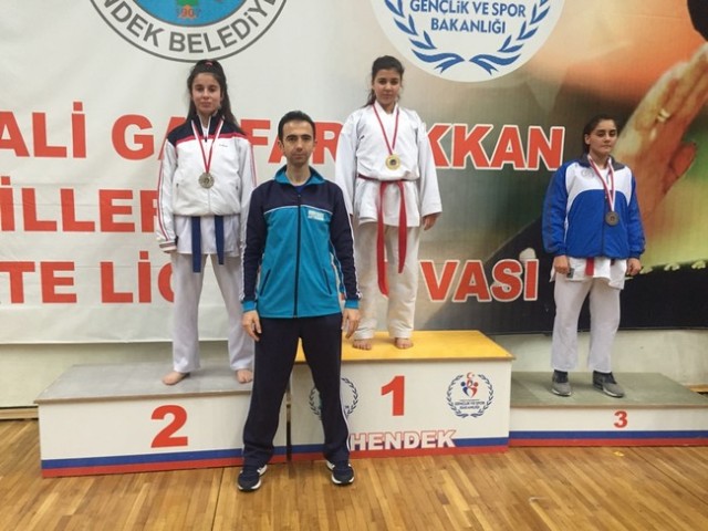 Geyve’den anlamlı 16 Madalya
