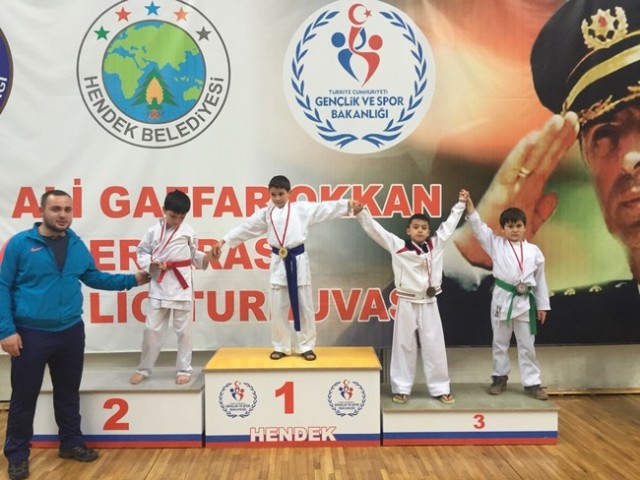 Geyve’den anlamlı 16 Madalya