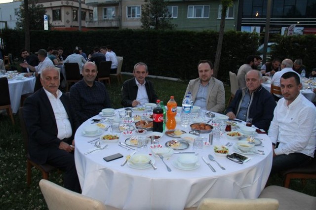 Harmanlıkspor şampiyonluğu kutladı