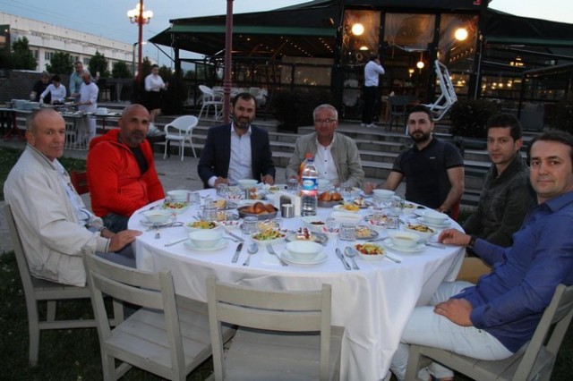 Harmanlıkspor şampiyonluğu kutladı