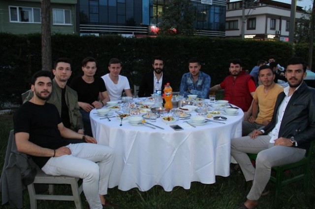 Harmanlıkspor şampiyonluğu kutladı
