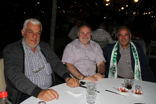 Harmanlıkspor şampiyonluğu kutladı