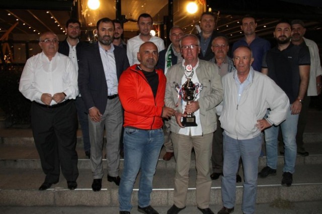 Harmanlıkspor şampiyonluğu kutladı