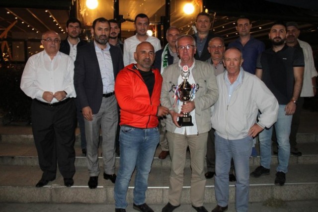 Harmanlıkspor şampiyonluğu kutladı