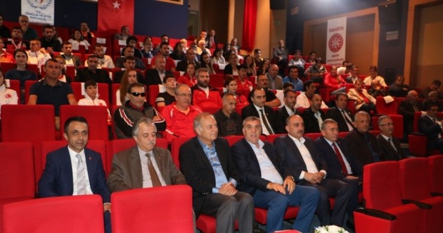 Yılın sporcularına ödülleri verildi