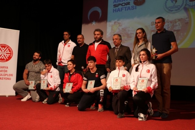 Yılın sporcularına ödülleri verildi