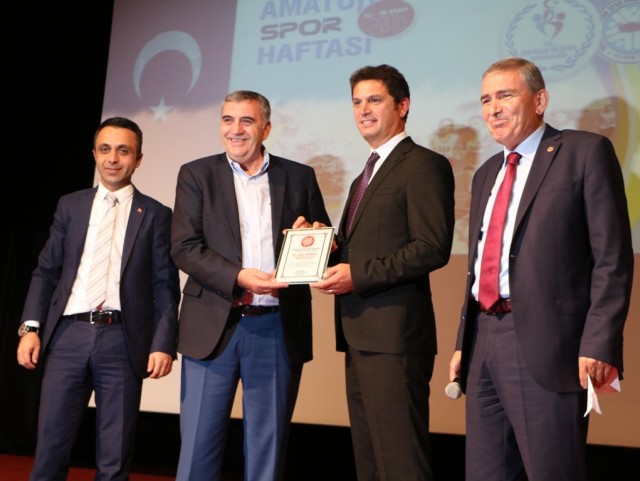 Yılın sporcularına ödülleri verildi