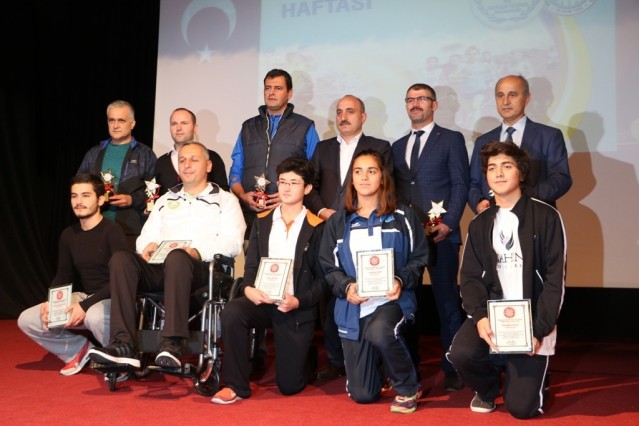 Yılın sporcularına ödülleri verildi