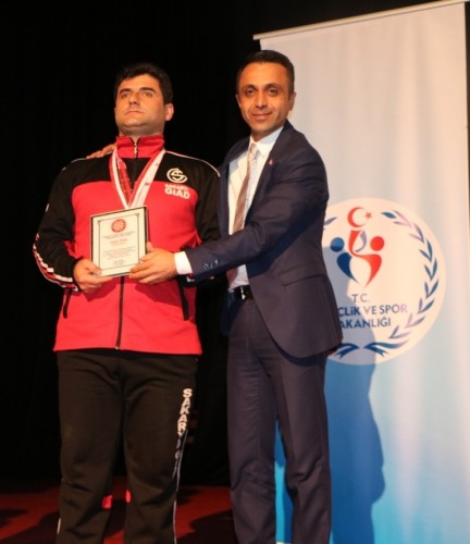 Yılın sporcularına ödülleri verildi