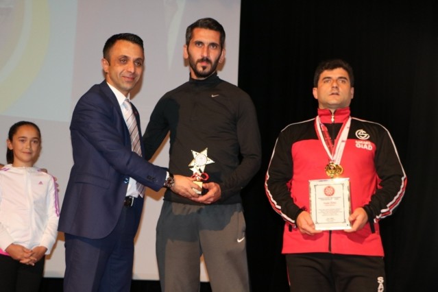 Yılın sporcularına ödülleri verildi