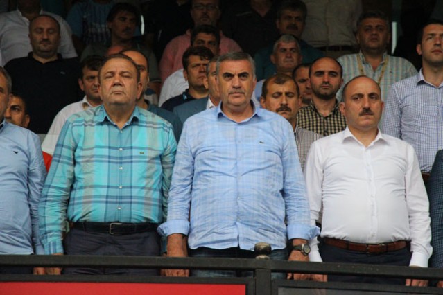 Sakaryaspor Yomraspor maçı fotoğrafları