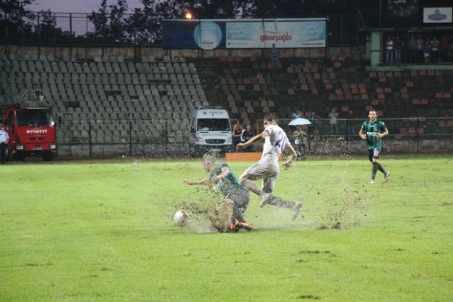 Sakaryaspor Yomraspor maçı fotoğrafları