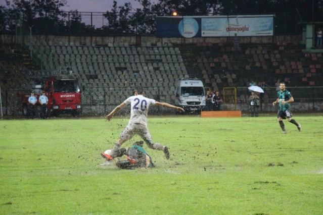 Sakaryaspor Yomraspor maçı fotoğrafları