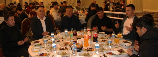 Güreş camiası iftarda buluştu