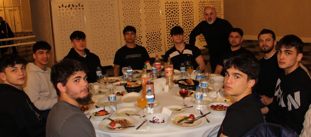 Güreş camiası iftarda buluştu