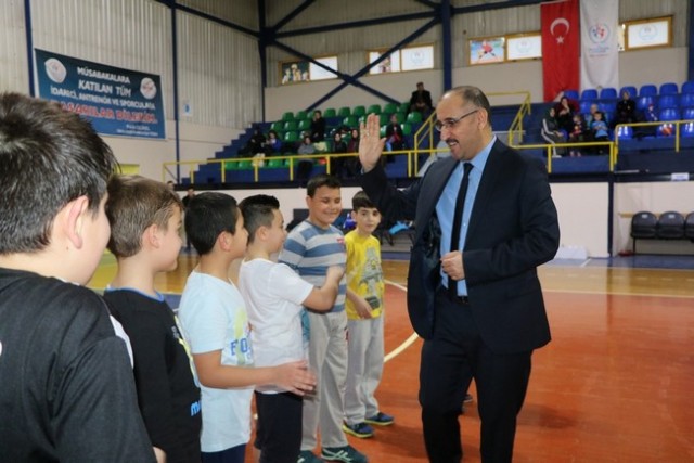Karadağ’dan Gençlik Spora Tam Not