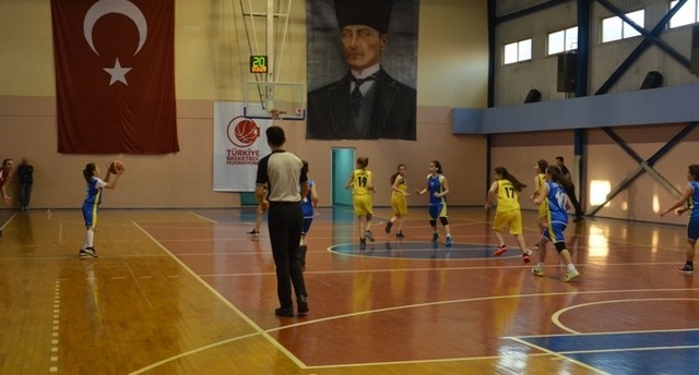 Küçük Kızlar Basketbolda Final Heyecanı Yaşandı