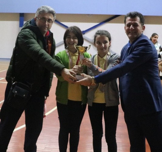 KÜÇÜK KIZLARDA ŞAMPİYON ZÜBEYDEHANIM