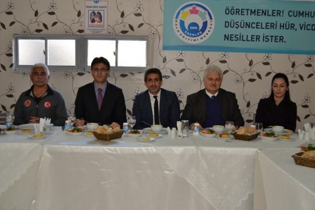 Kaymakam Karabulut Kick Bokscuları kutladı