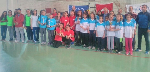 Kaynarca'da filenin şampiyonları belli oldu