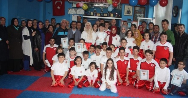 51 Kick-Bokscu terfi etti