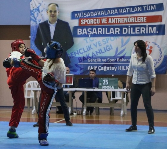 Gençler Kickboksta Ringe Çıktı