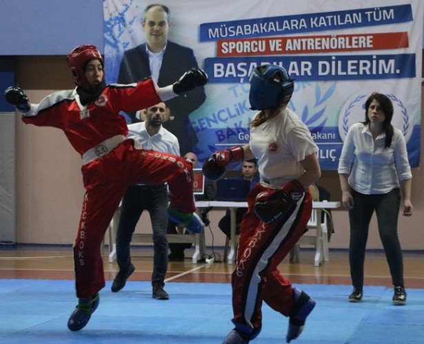Gençler Kickboksta Ringe Çıktı
