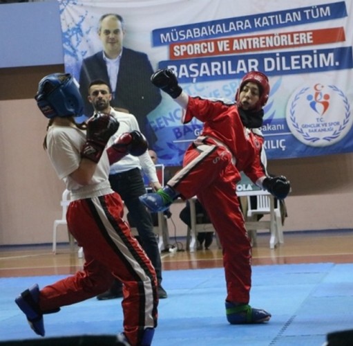 Gençler Kickboksta Ringe Çıktı