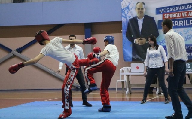 Gençler Kickboksta Ringe Çıktı